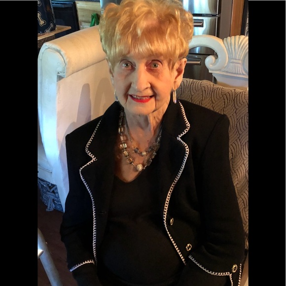 Meet your Posher, Monica - Picture 3 of 7